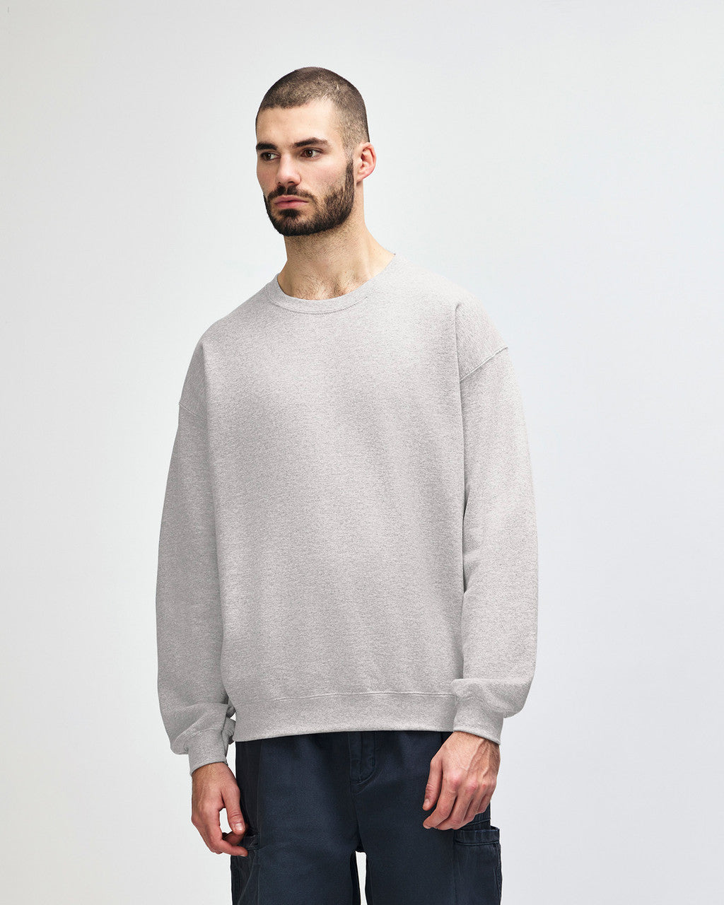 gildan-18000-gildan-heavy-blend-adult-crewneck-sweatshirt - Ash side