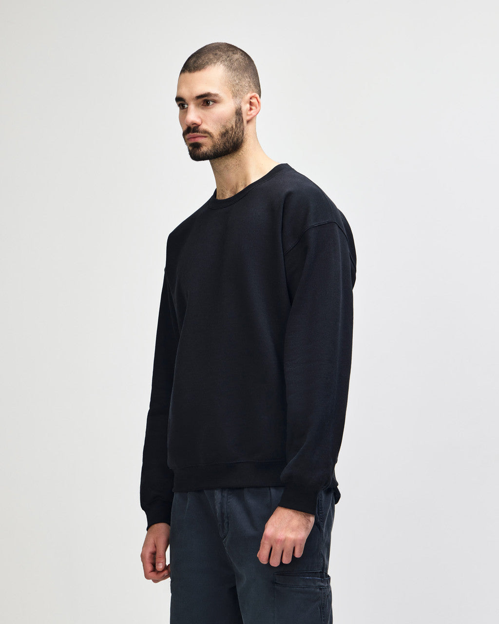 gildan-18000-gildan-heavy-blend-adult-crewneck-sweatshirt - Black side
