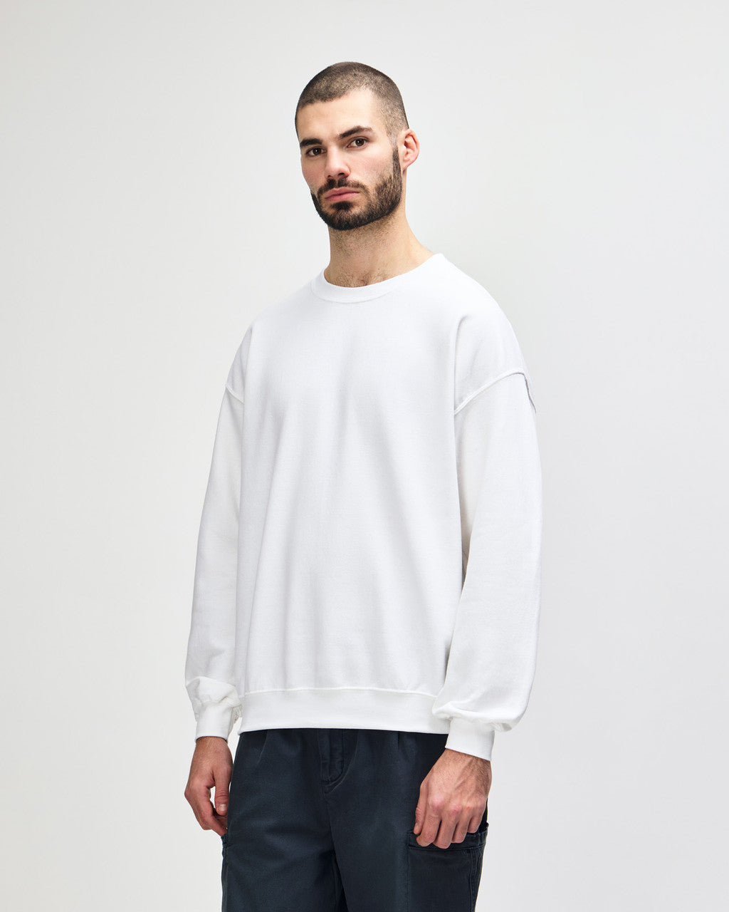 gildan-18000-gildan-heavy-blend-adult-crewneck-sweatshirt - White side